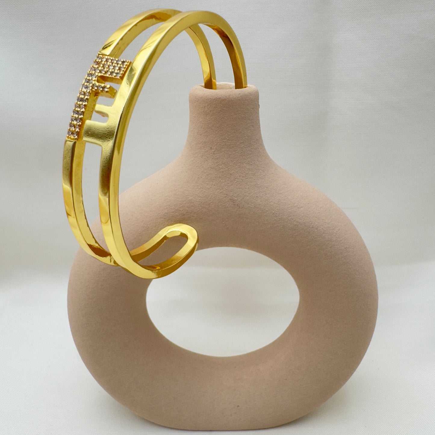 Bracciale Rigido Elegante con Zirconi Fendi