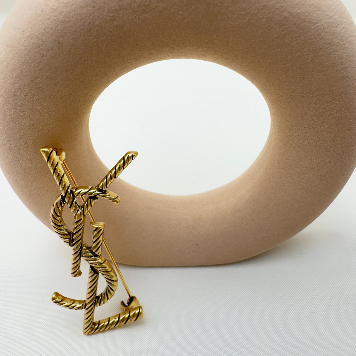 Spilla YSL Vintage – Oro Anticato