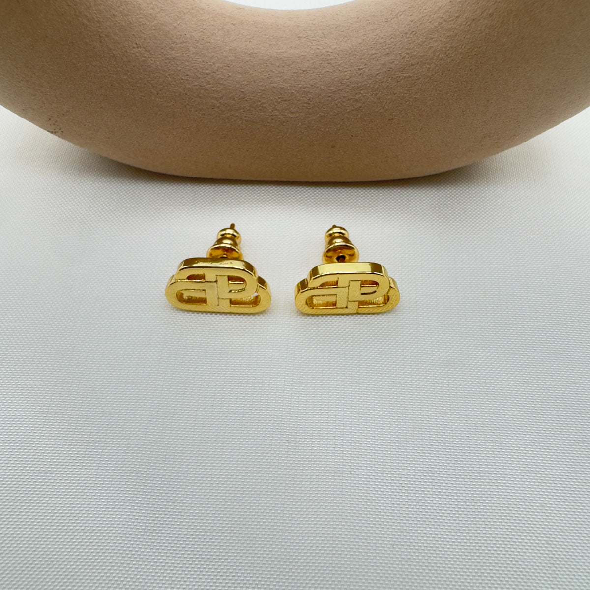 Orecchini Mini Logo Gold