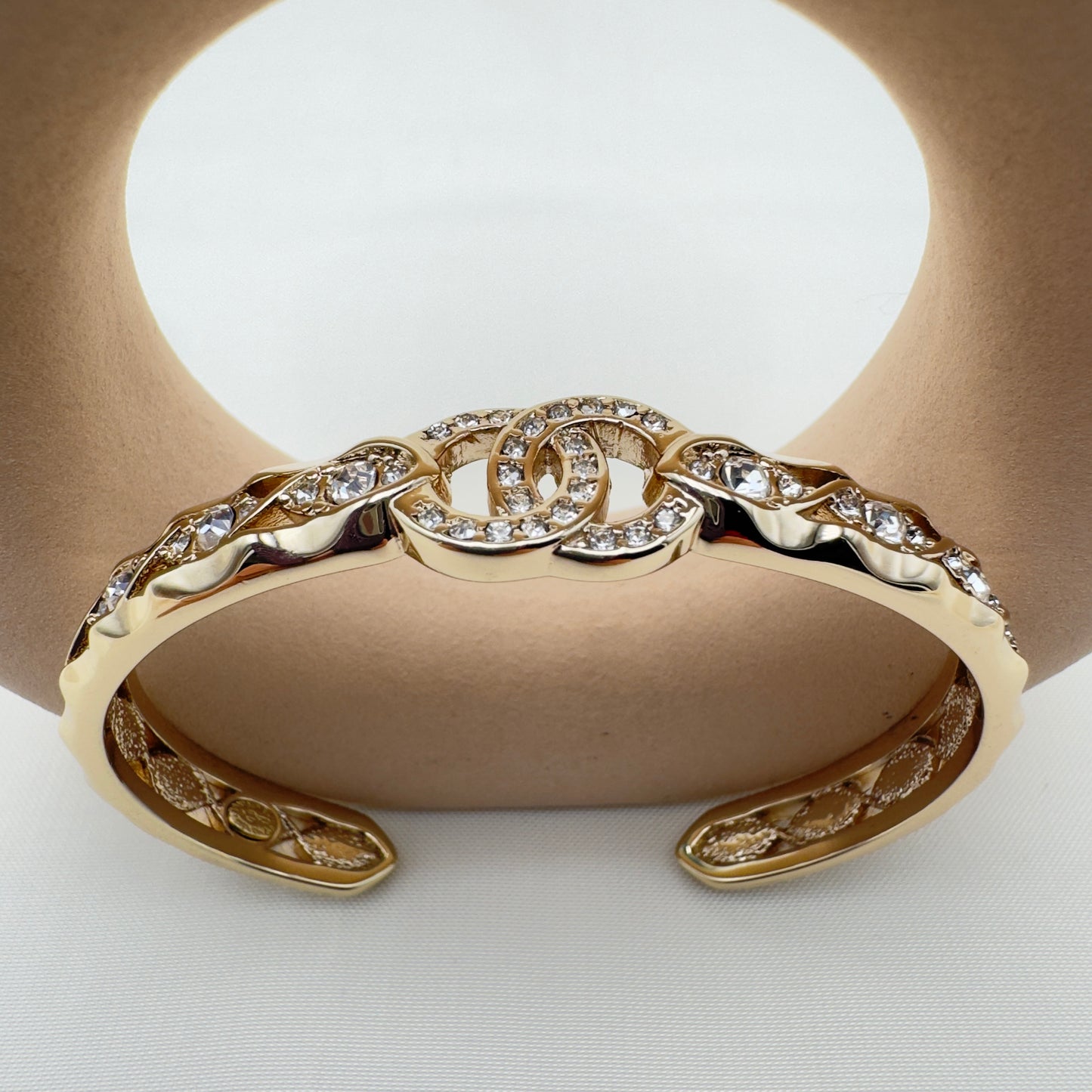 Bracciale Dorato con Cristalli Iconici CC