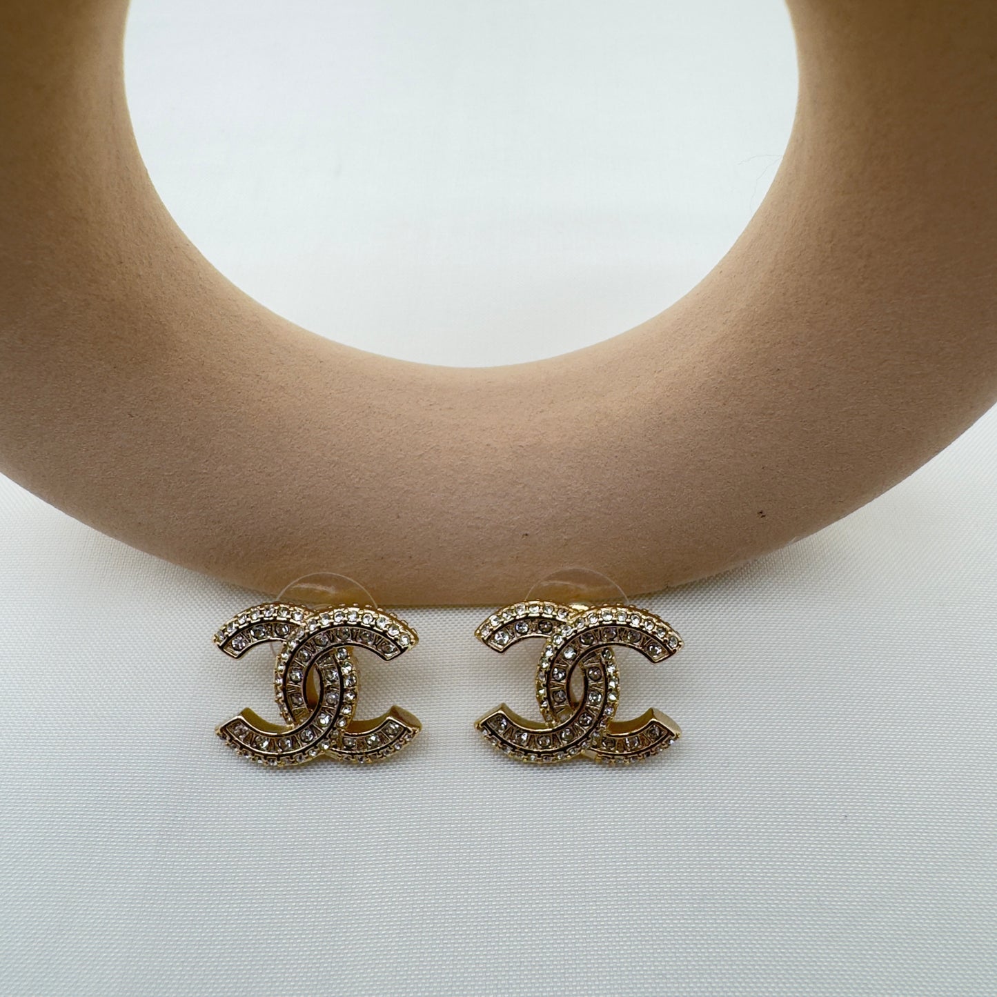 Orecchini Iconici CC Pavé