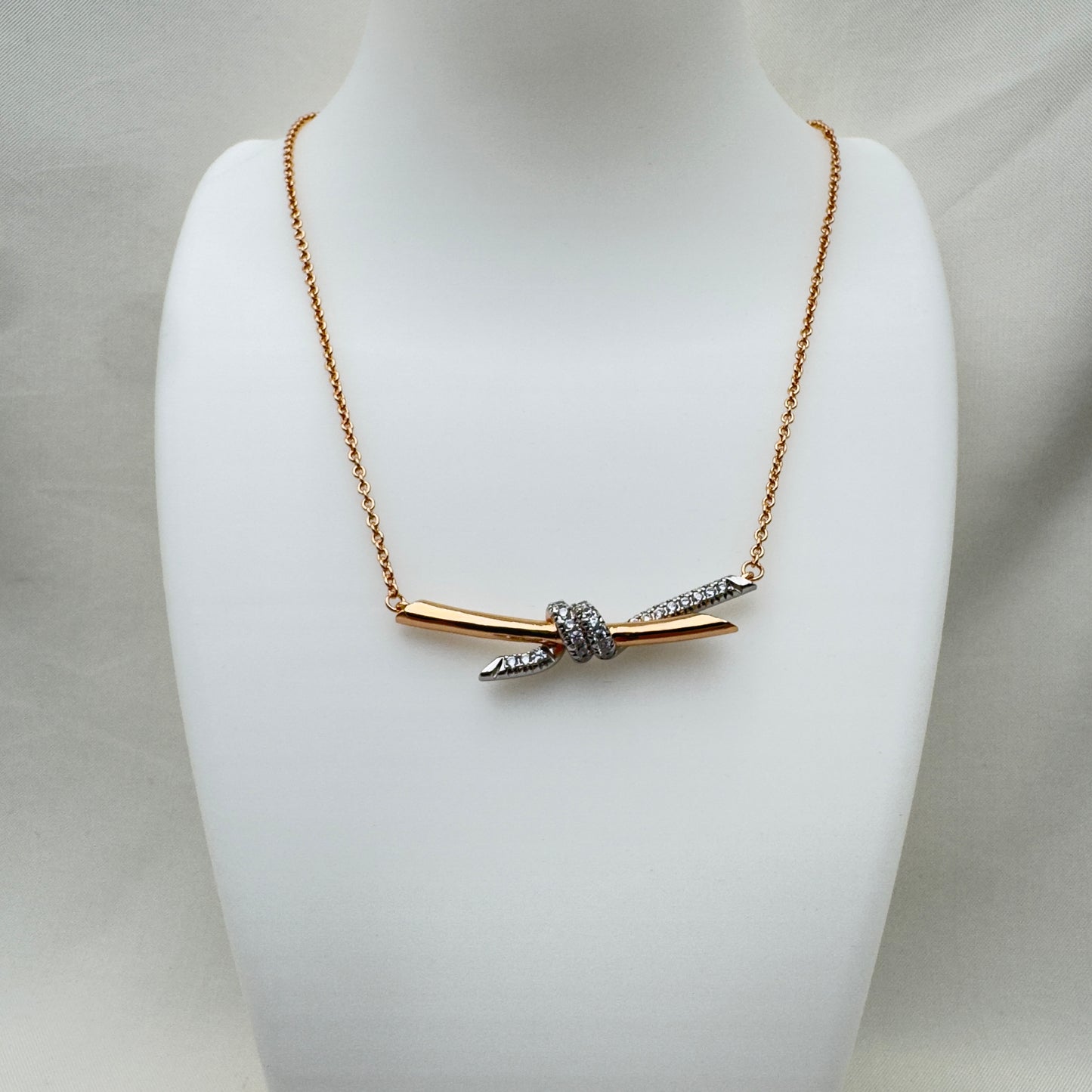 Collana Nodo Dorato con Cristalli Tiffany