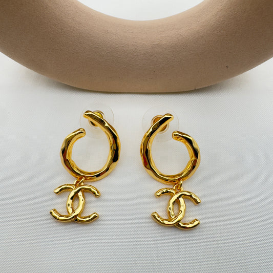 Orecchini Cerchio con Charm Gold