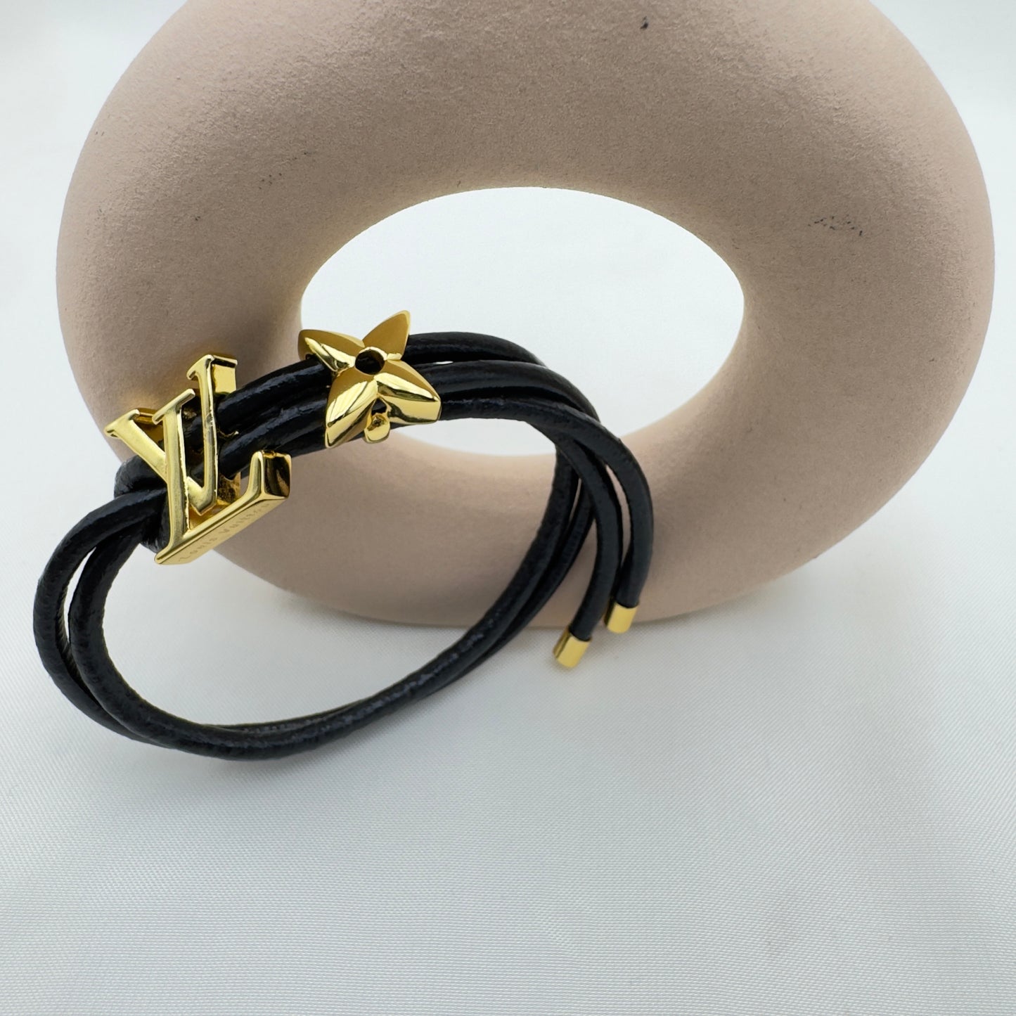 Bracciale Doppio Nero con Finiture Oro LV